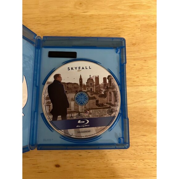 Skyfall 2012 Blu-Ray James Bond 007 Daniel Craig Action Adventure Pre-Owned - Picture 3 of 3